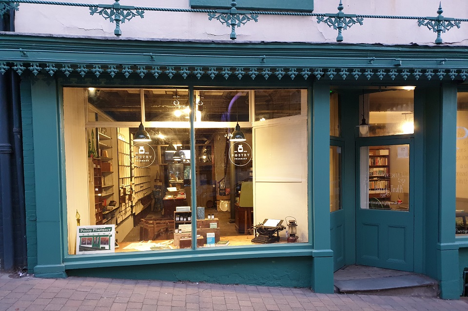 'Emergency Poet' opens literary 'pharmacy' to support mental wellbeing ...