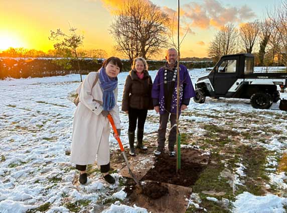 Second Minister planting 300th cherry